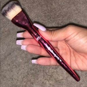 It Love is the foundation brush